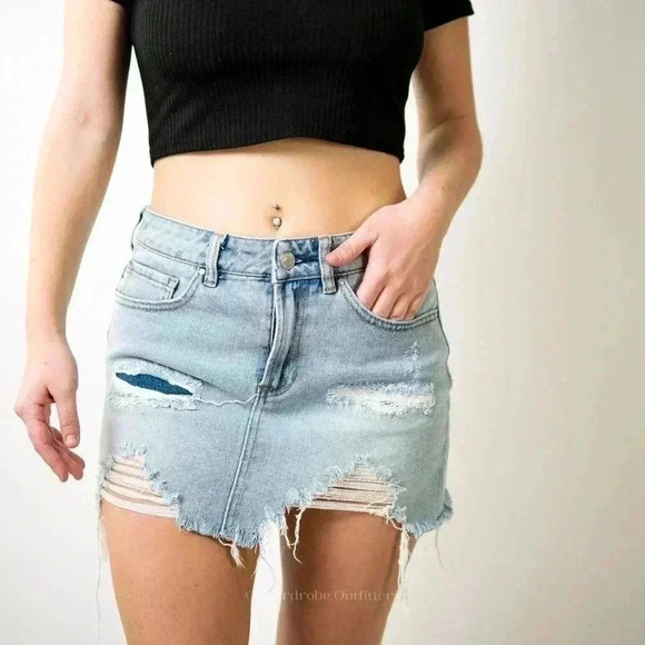 PacSun Distressed Raw Hem Denim A-Line Mini Skirt - Picture 4 of 10